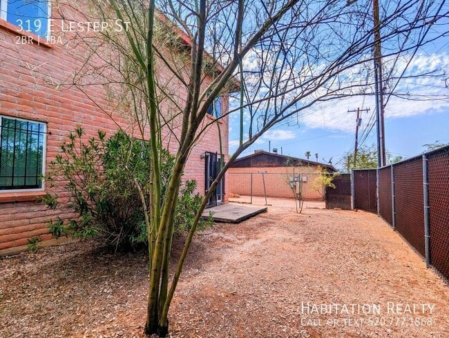 Building Photo - 319 E Lester St