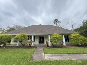 Building Photo - Newly remodeled, 4 bedroom, 2.5 bathroom home in Baton Rouge, LA