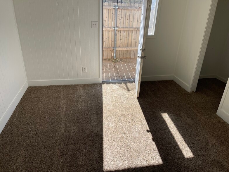 Building Photo - 710 Storey Ave