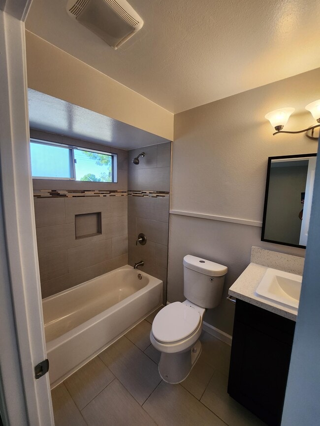Building Photo - 3825 Polaris Dr