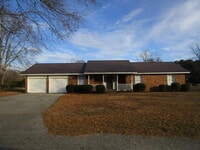 Building Photo - 40 Travis Ct