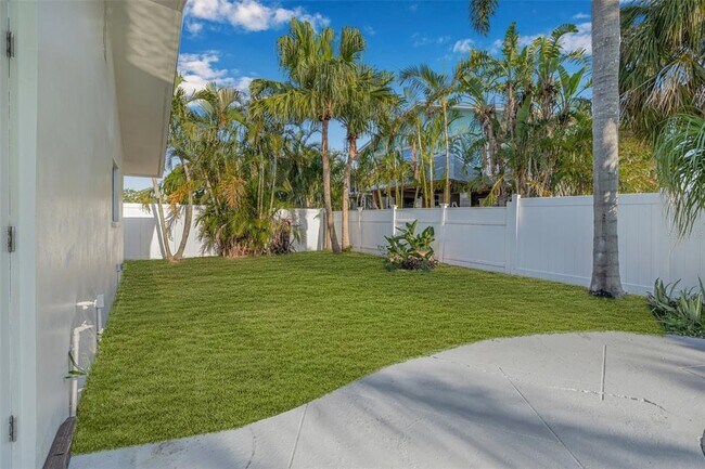 Building Photo - 4495 Clearwater Harbor Dr