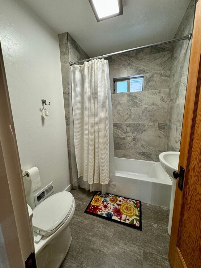 Building Photo - Beautiful Furnished Home in Downtown CDA