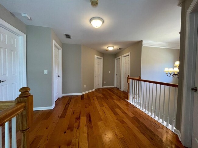 Building Photo - 2871 Royston Dr