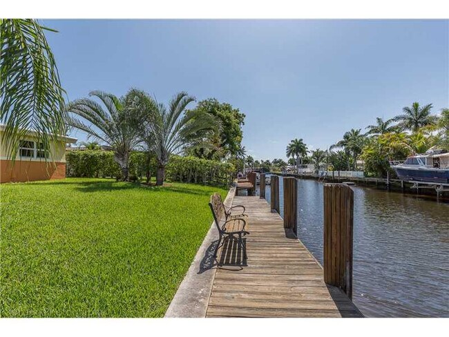 Building Photo - 160 SE 12th St