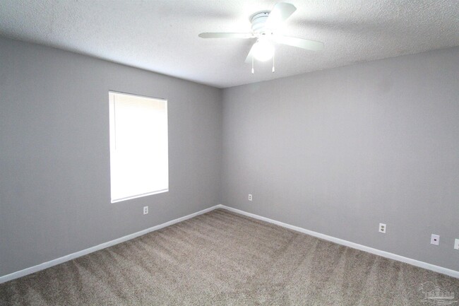 Building Photo - 3398 Green Briar Cir