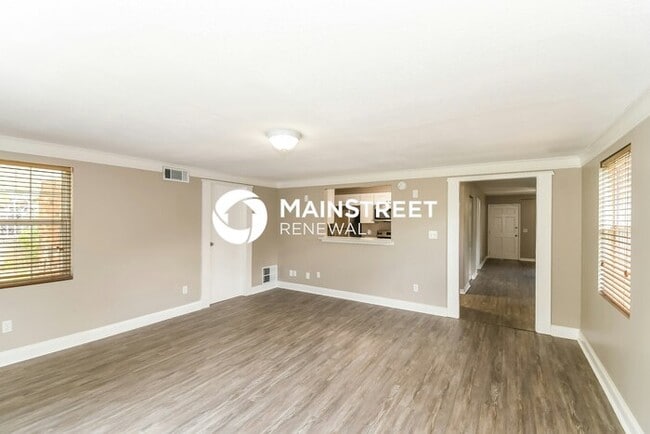 Building Photo - 4 Bedroom Pet-Friendly Home in Jacksonville, FL with Main Street Renewal