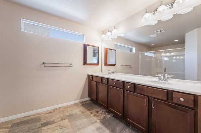 Building Photo - Upgraded Tri-Level Home on a Cul-de-Sac Lot in Southwest
