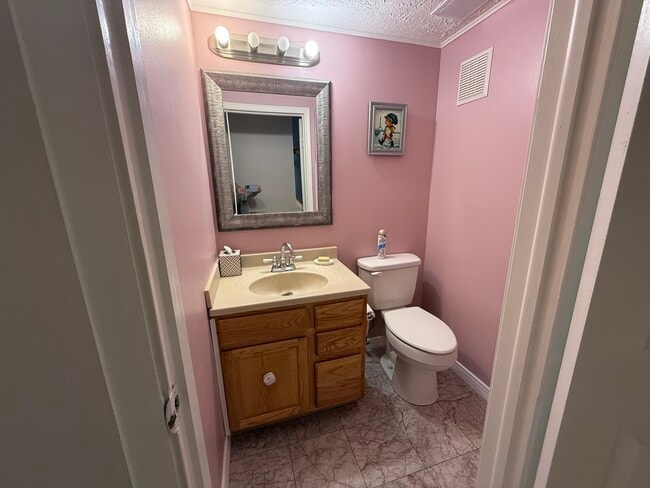 Building Photo - 11 Honeybell Ct