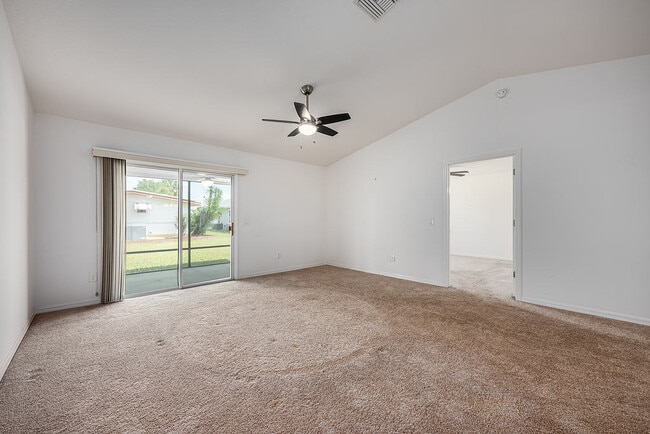 Building Photo - 1329 Paradise Dr