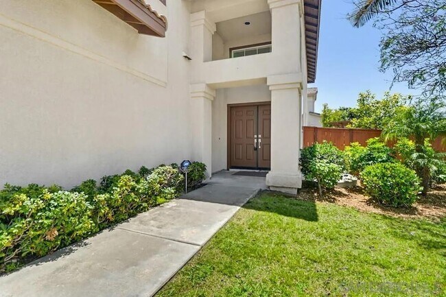 Building Photo - 1100 Corrales Ln