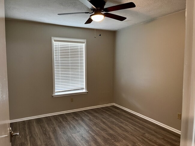 Building Photo - 1010 Holt St