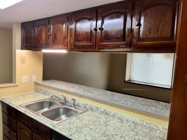 Building Photo - 4418 Burlingame Commons