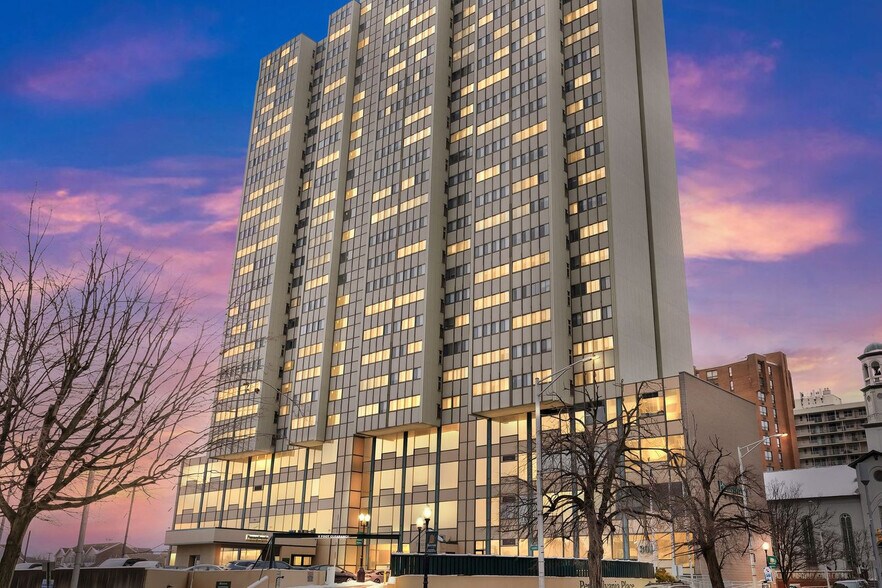 Building Photo - 301 Chestnut St