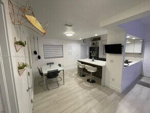 Building Photo - 325 NW 19th Ln