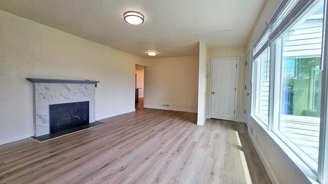 Building Photo - 3 Bed 1.25 Bath Single Family Home in Renton
