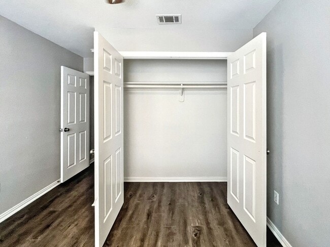 Building Photo - Newly Renovated 2-Story 3-Bedroom Property in Dallas - ($500 OFF the first month’s rent)