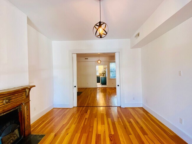 Building Photo - Beautifully Renovated 2bdrm/1.5bth Row House Located in Historic Church Hill!!