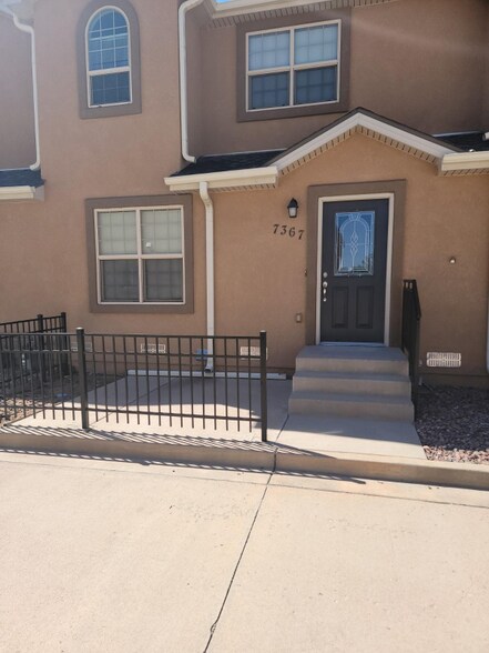 Primary Photo - 7367 Carlin Grv