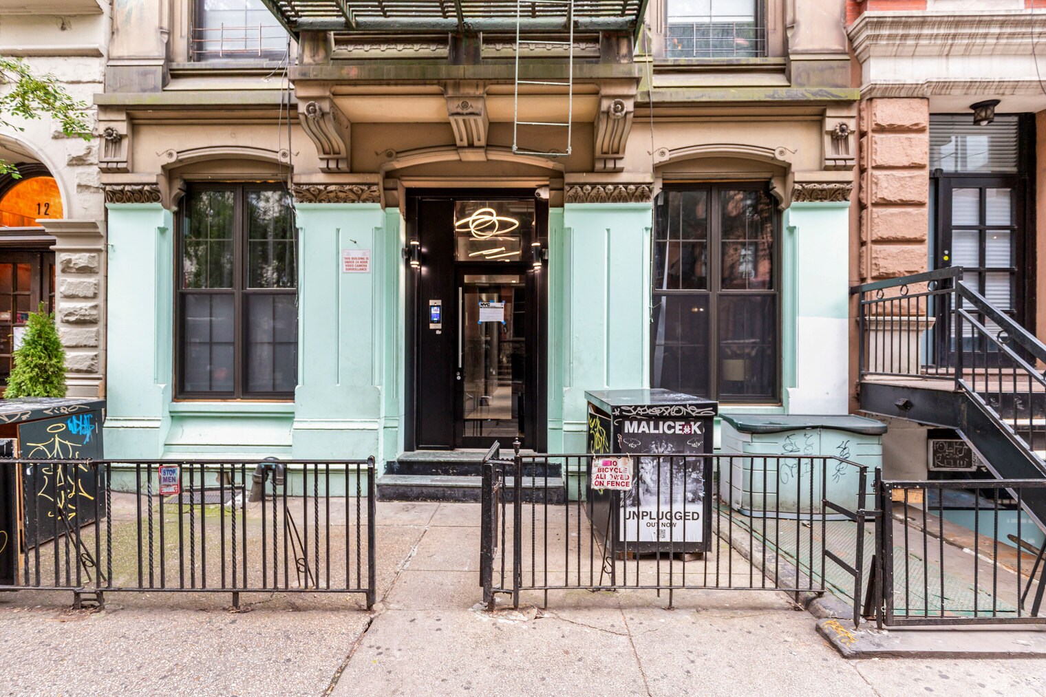 Building Photo - 10 St Marks Pl