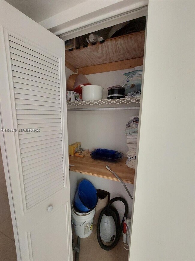 Building Photo - 253 S Cypress Rd