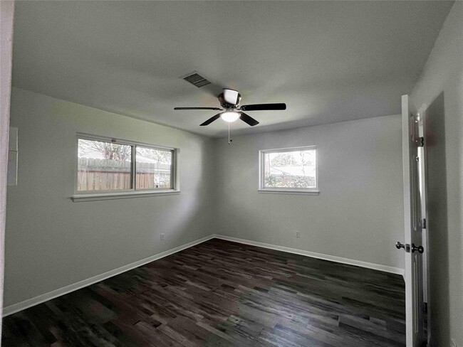 Building Photo - 8106 Mullins Dr