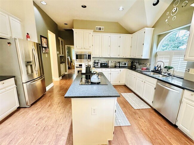 Building Photo - 8802 Willacy Ct