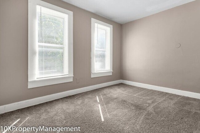 Building Photo - 498 N Champion Ave