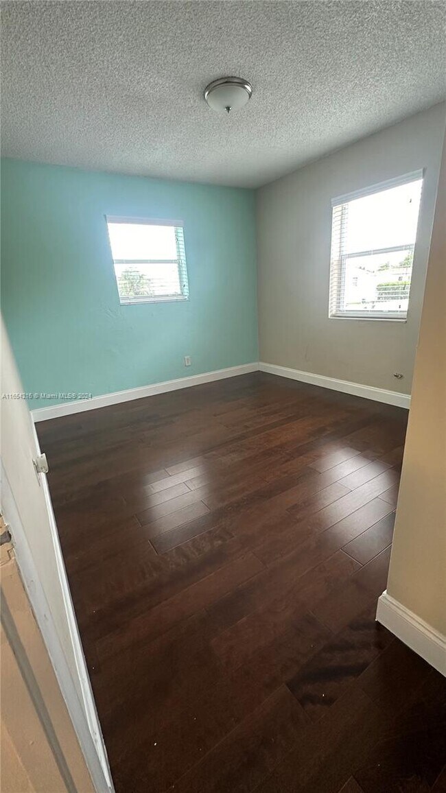 Building Photo - 8370 SW 27th Ln