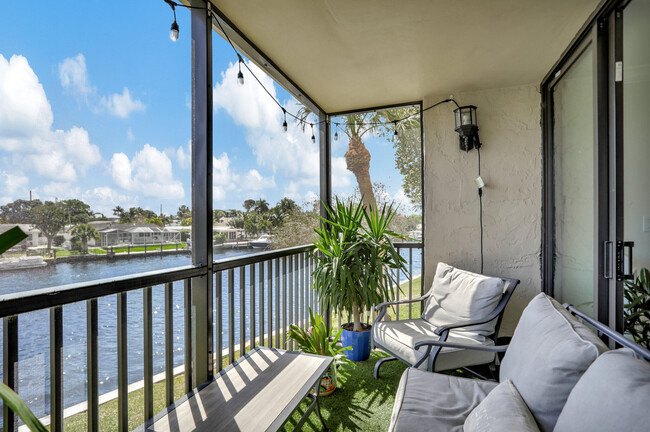 Building Photo - 13 Royal Palm Way