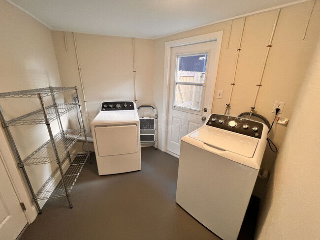 Building Photo - 2408 Formosa Ave