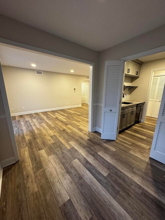 Building Photo - 175 Malabu Dr