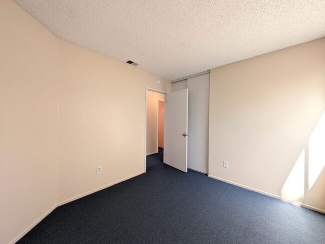 Building Photo - 3 Bedrooms Near the University in the Cimmeron District on Rosarita Street