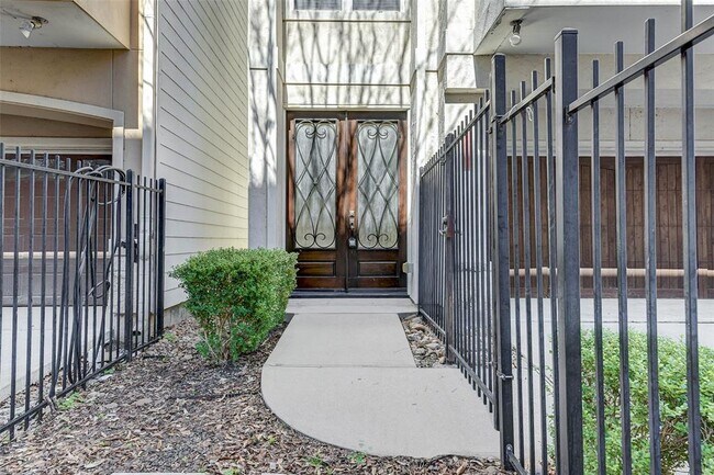 Building Photo - 5714 Venice St