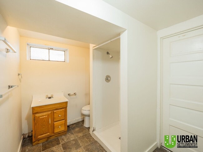 Building Photo - For Rent – Spacious 5 Bedroom Home in Spokane Valley