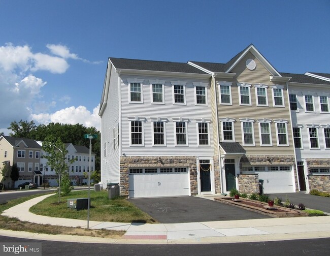 Building Photo - 544 Liam Pl