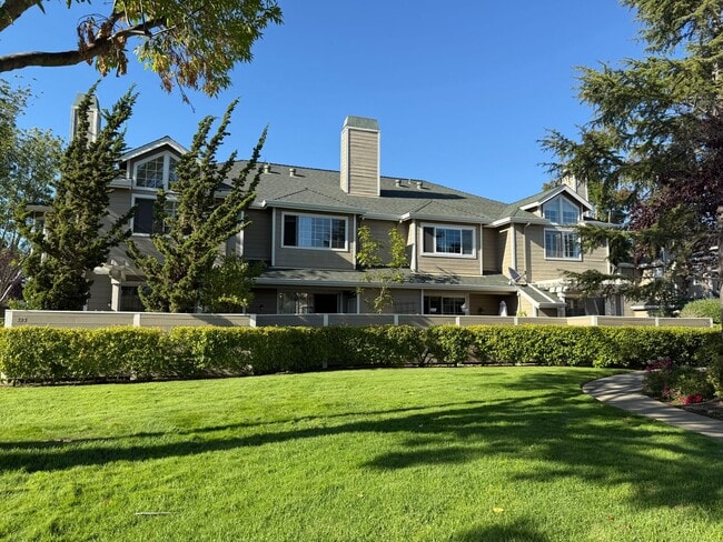 Building Photo - 321 Treasure Island Dr