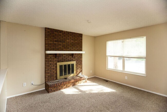 Building Photo - Great 4 bedroom Ranch style home!