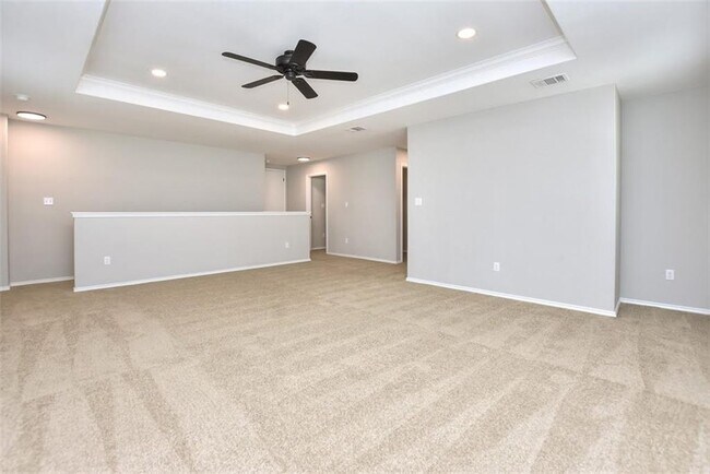 Building Photo - 204 Russet Trl