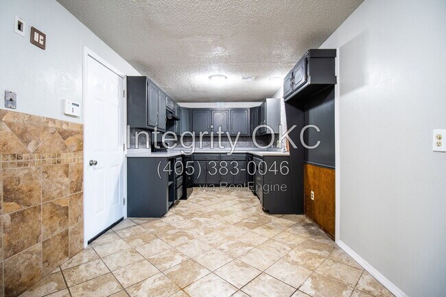 Building Photo - 4101 SE 45th St
