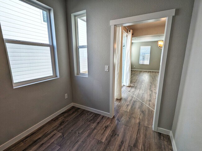 Building Photo - 3 Bedroom, 2.5 Bathroom with two car garage