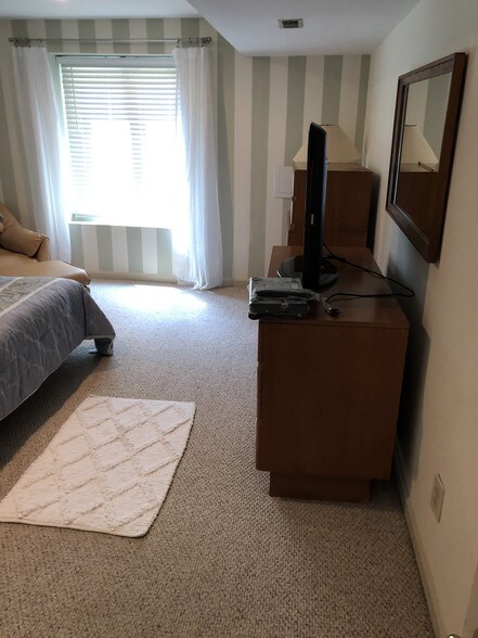 Lower level bedroom - 11117 Jardin Pl