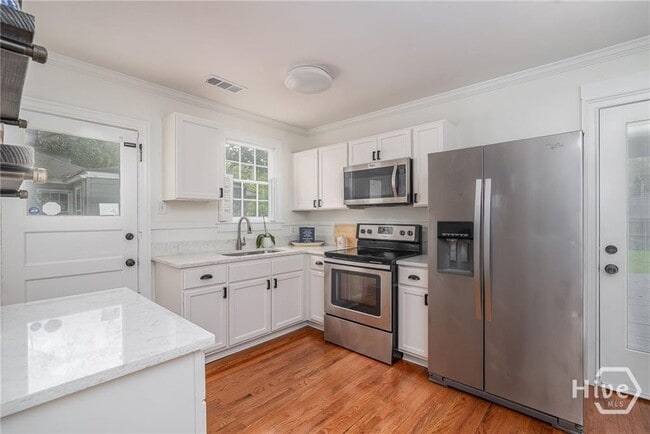 Building Photo - 2220 E 38th St