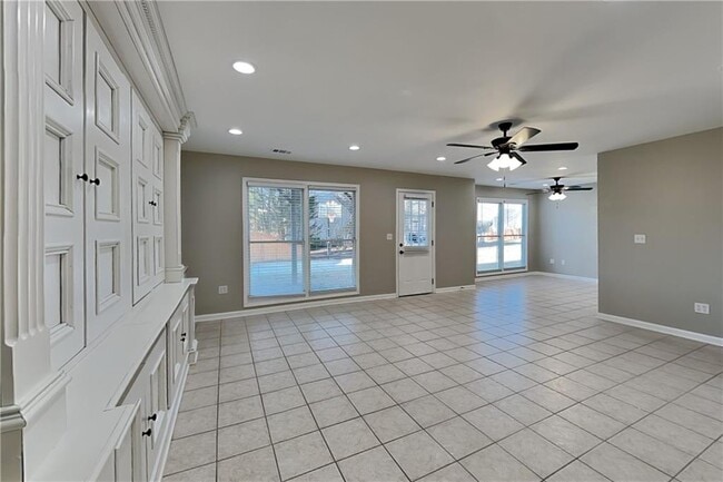 Building Photo - 2101 Chatou Pl