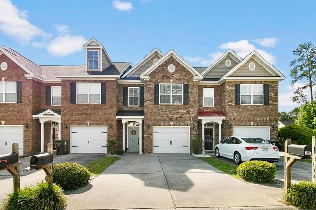 Primary Photo - 102 Lamplighter Ln