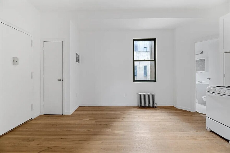 Building Photo - 239 W 63rd St