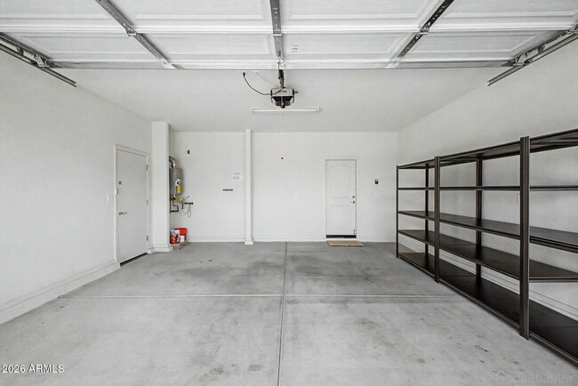Building Photo - 8954 W San Juan Ave