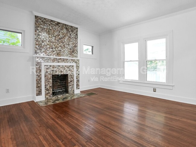 Building Photo - 914 Lockbourne Rd