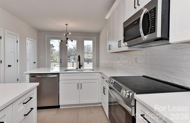 Building Photo - 2204 Northend Dr