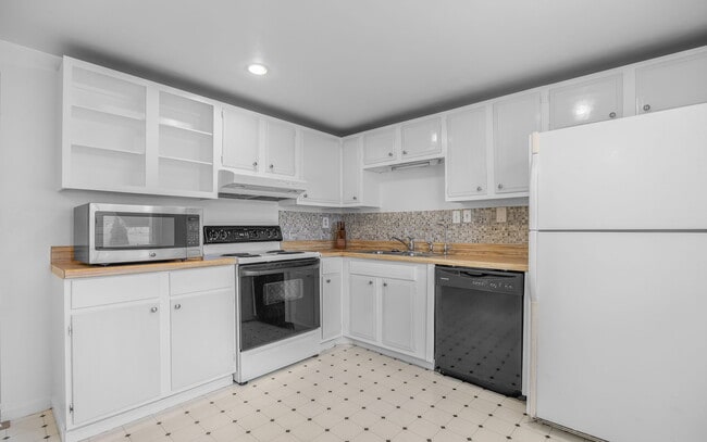 Building Photo - 1025 Dool Ct